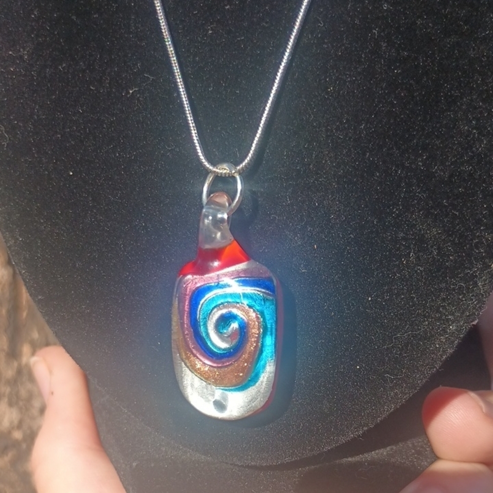 VTG Swirl Glass Pendant Necklace - Picture 3 of 6